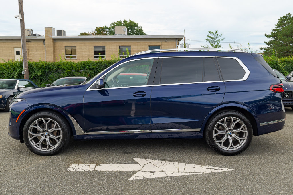 Used 2024 BMW X7 xDrive40i w/ Premium Package AWD/4WD image 4