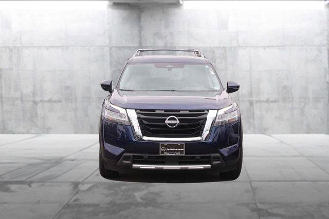 Used 2024 Nissan Pathfinder Platinum image 4