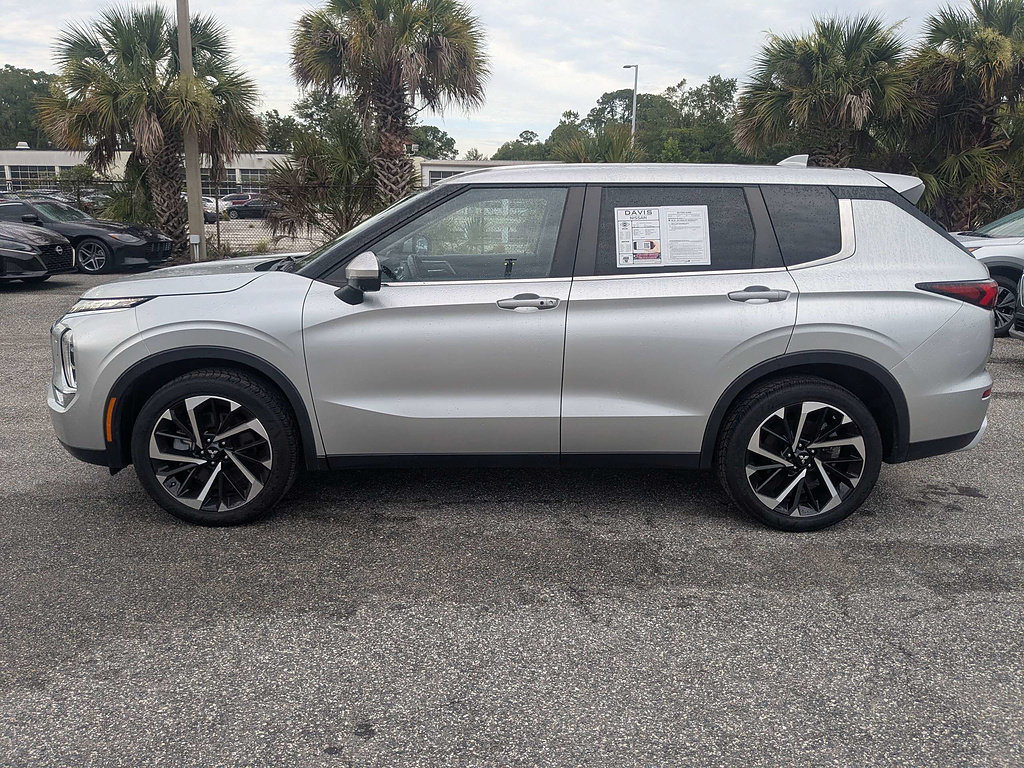 Used 2024 Mitsubishi Outlander SE AWD/4WD image 7