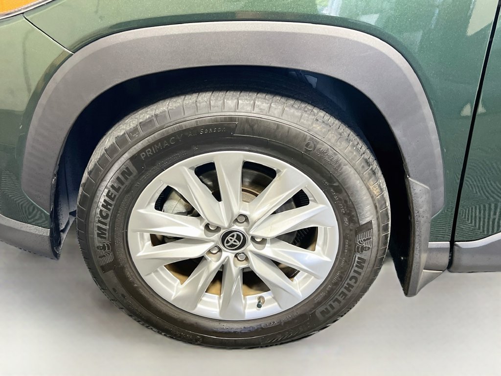 Used 2024 Toyota Corolla Cross LE FWD image 11