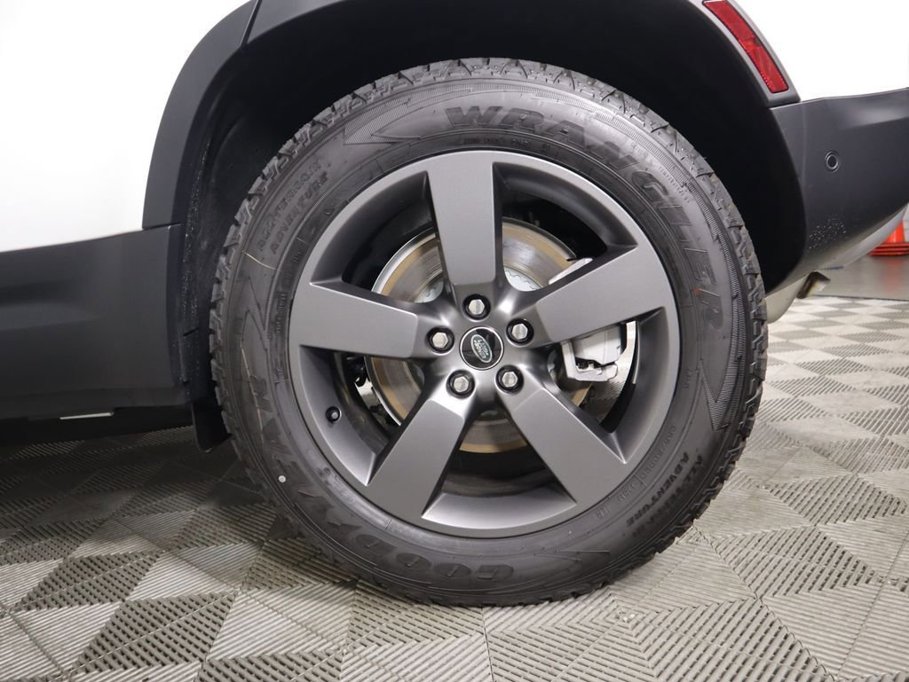 New 2025 Land Rover Defender 110 S AWD/4WD image 32