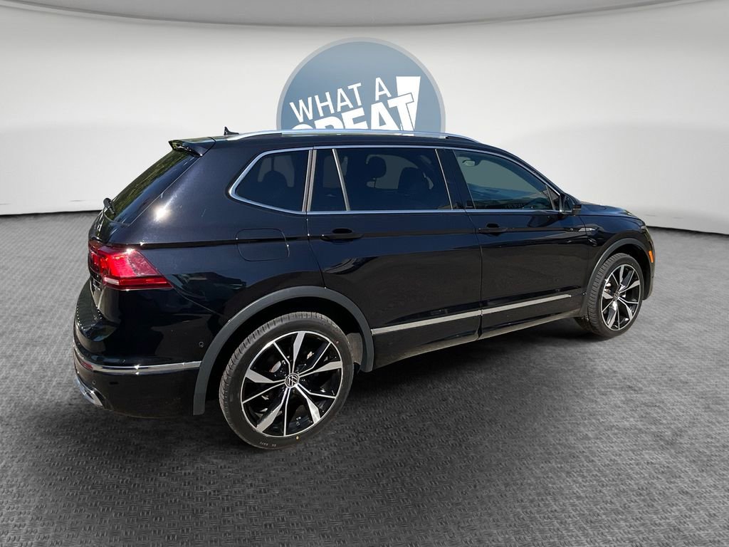 Used 2024 Volkswagen Tiguan SEL R-Line AWD/4WD image 3