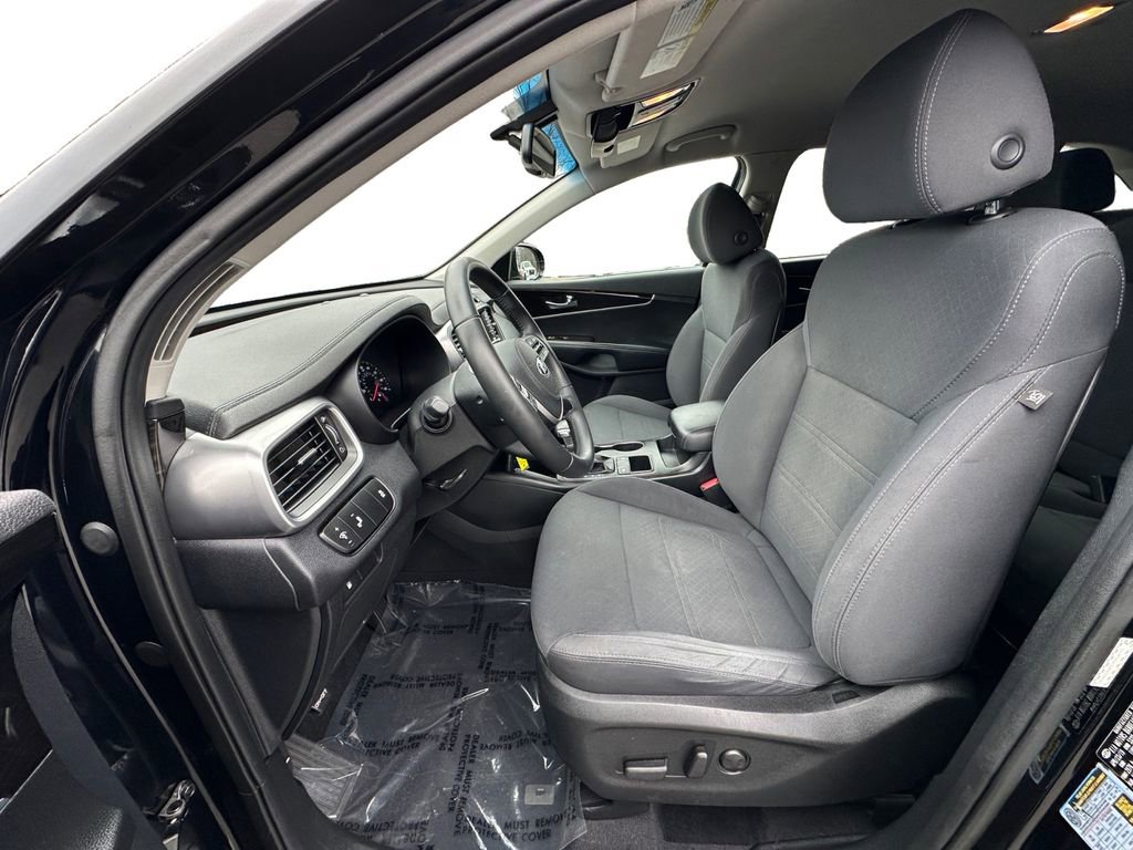 Used 2019 Kia Sorento LX w/ LX Convenience Package image 9