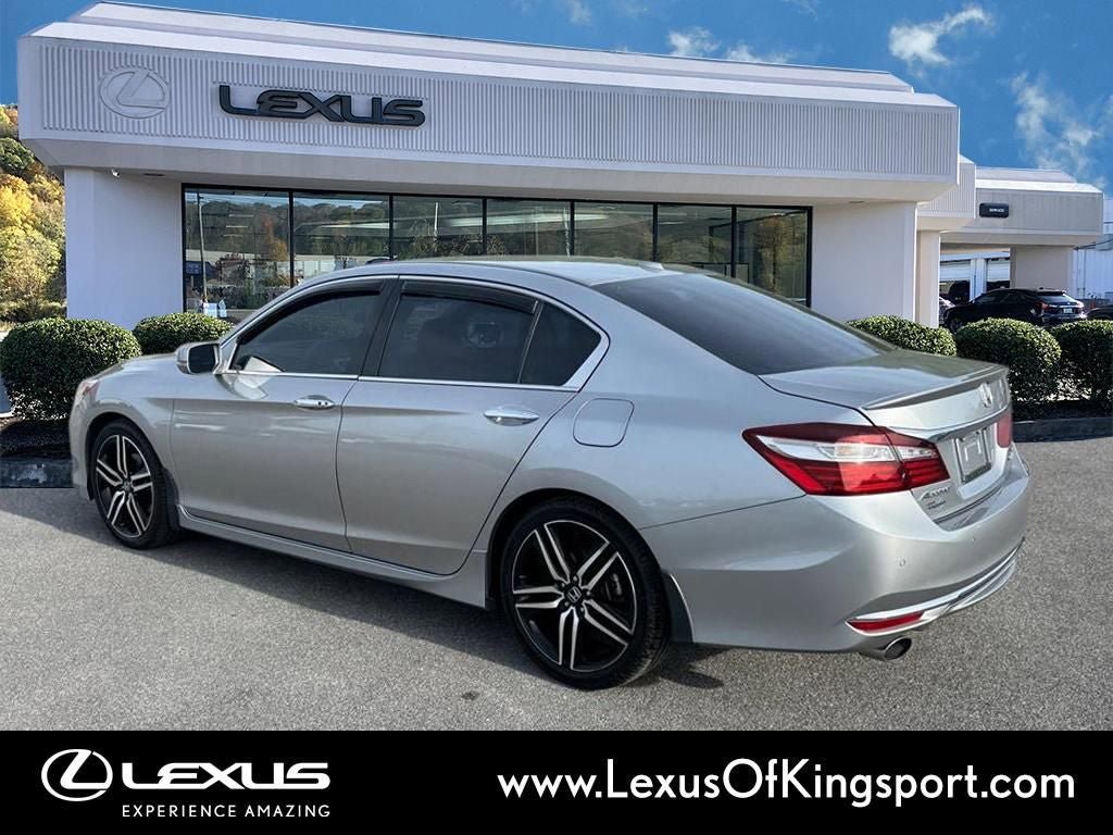 Used 2017 Honda Accord Touring image 3