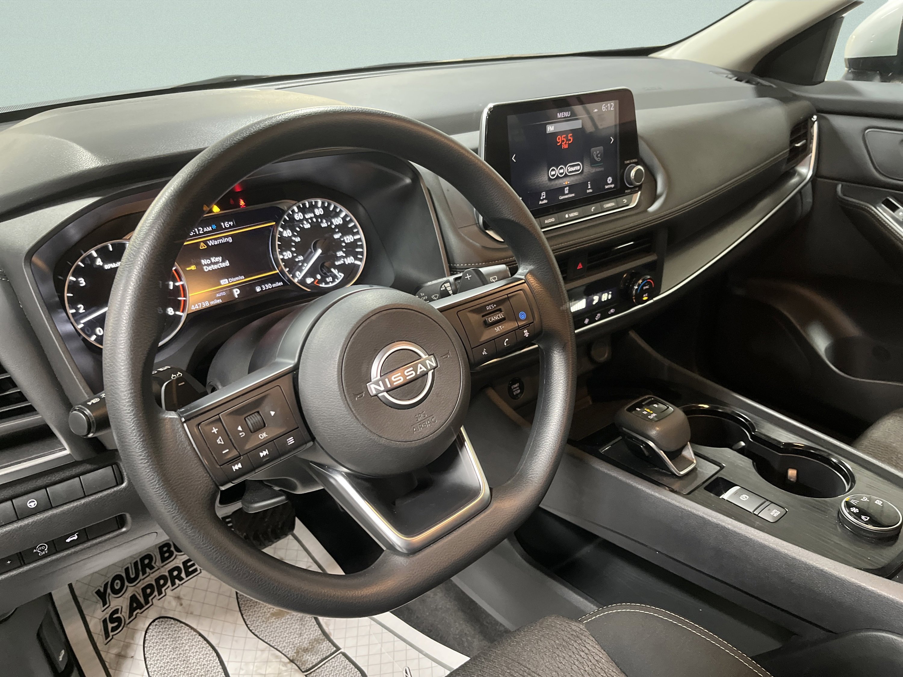 Used 2024 Nissan Rogue SV image 10