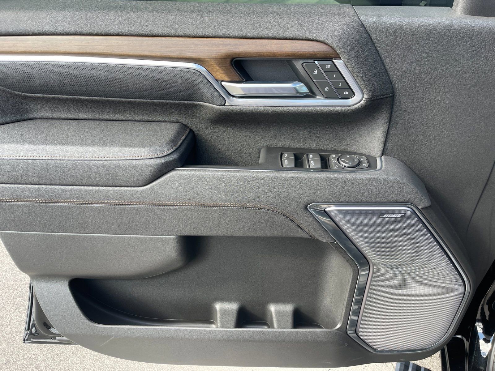 Used 2025 Chevrolet Silverado 2500 High Country w/ High Country Premium Package image 12