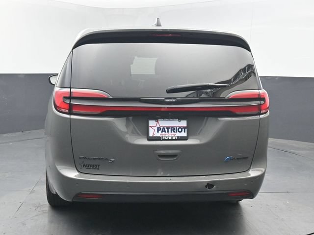 Used 2023 Chrysler Pacifica Touring-L w/ S Appearance Package FWD image 12