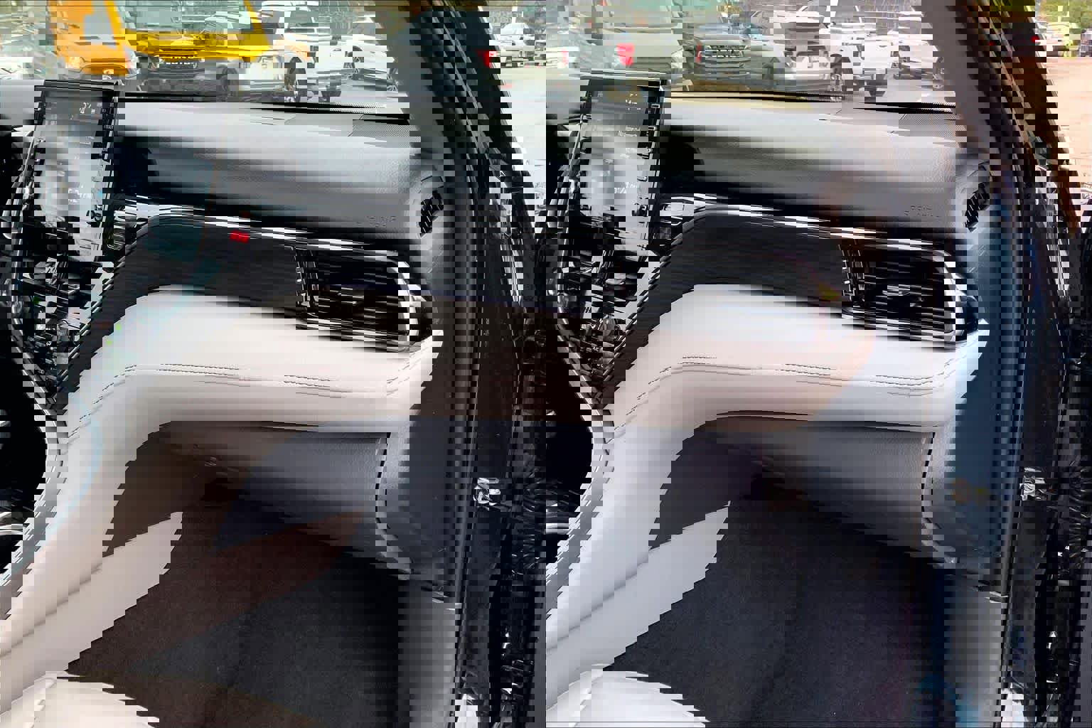 Used 2021 Toyota Camry XLE image 19