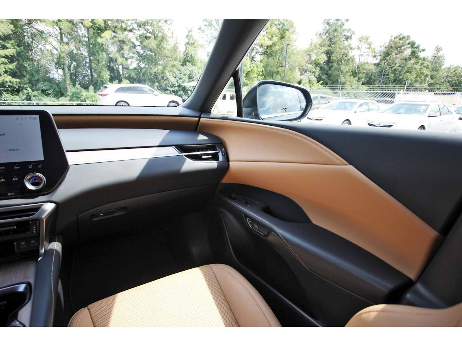 Used 2025 Lexus RX 350 Premium w/ Accessory Package (Z1) FWD image 8
