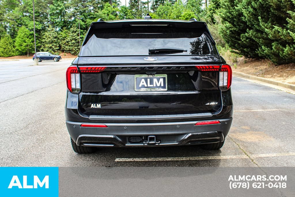 Used 2025 Ford Explorer ST-Line w/ ST-Line Street Pack AWD/4WD image 10