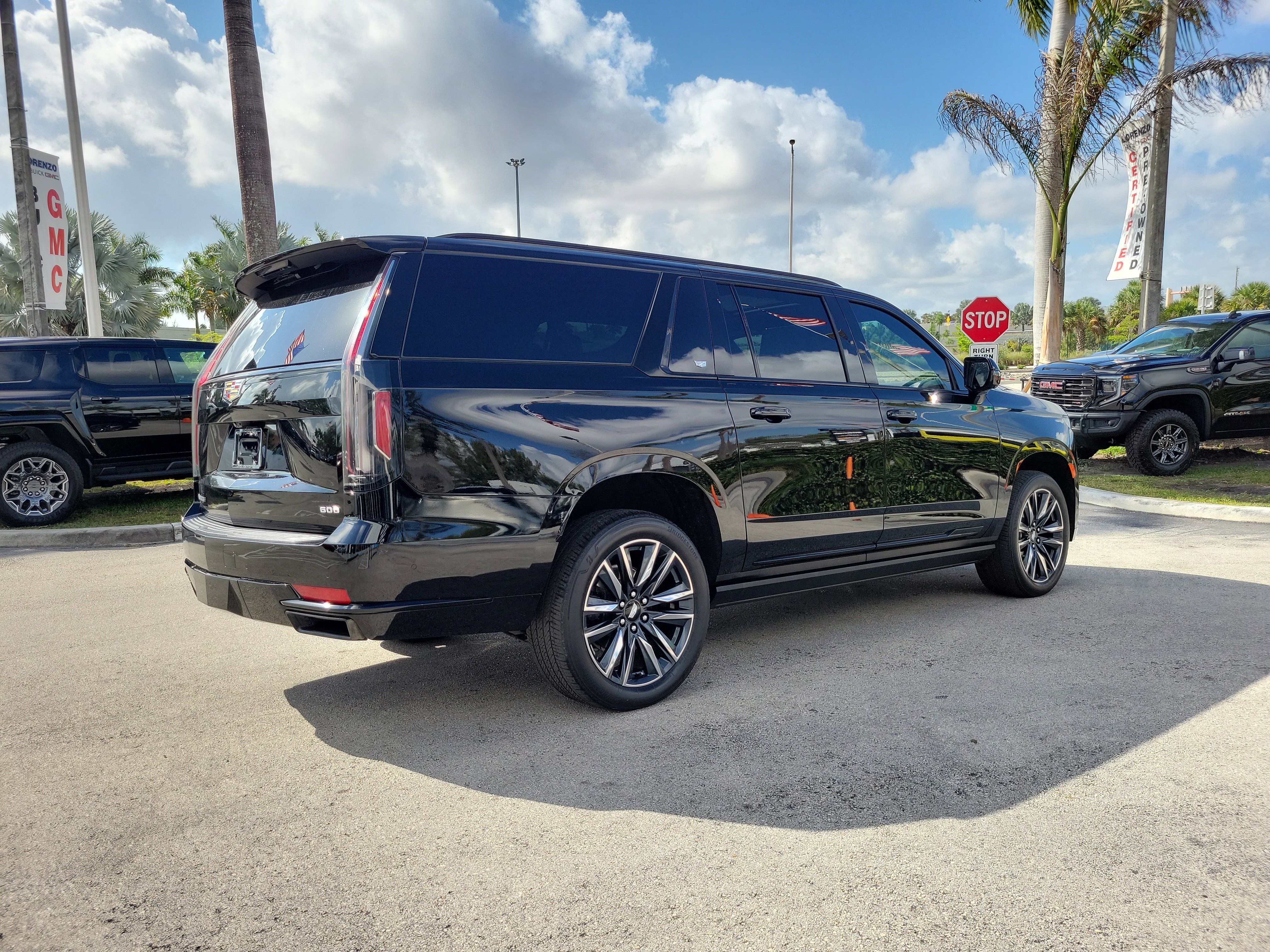 Used 2023 Cadillac Escalade ESV Sport Platinum image 5
