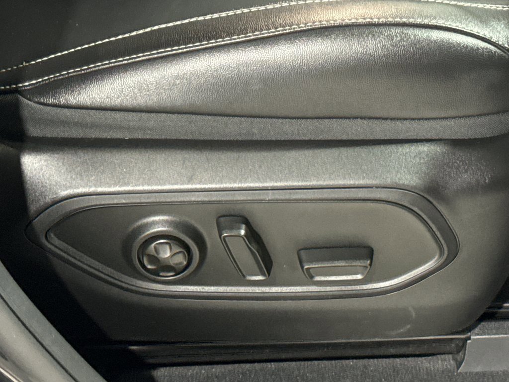 Used 2023 Jeep Grand Cherokee L Limited image 23