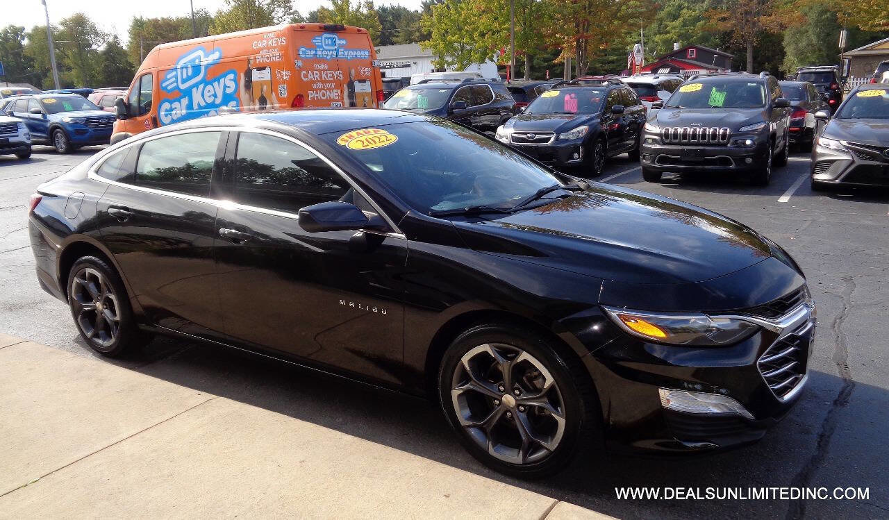 Used 2022 Chevrolet Malibu LT image 2