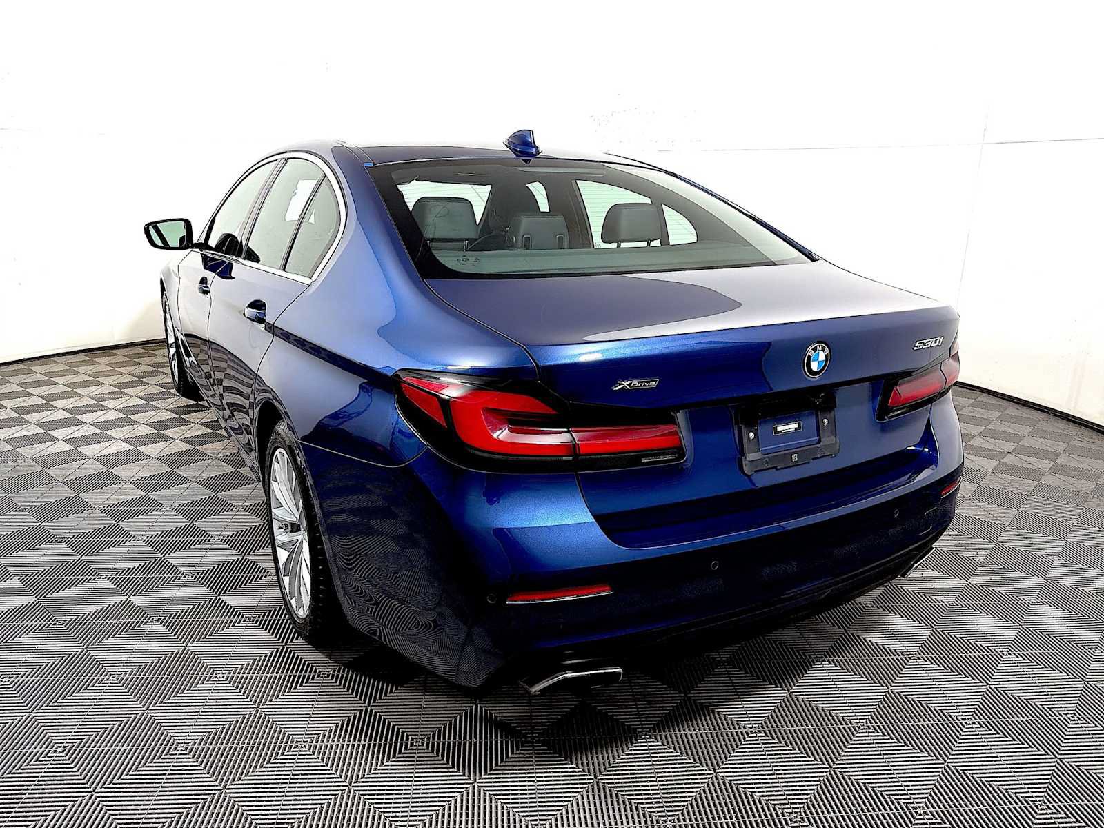 Certified 2023 BMW 530i xDrive w/ Convenience Package AWD/4WD image 5