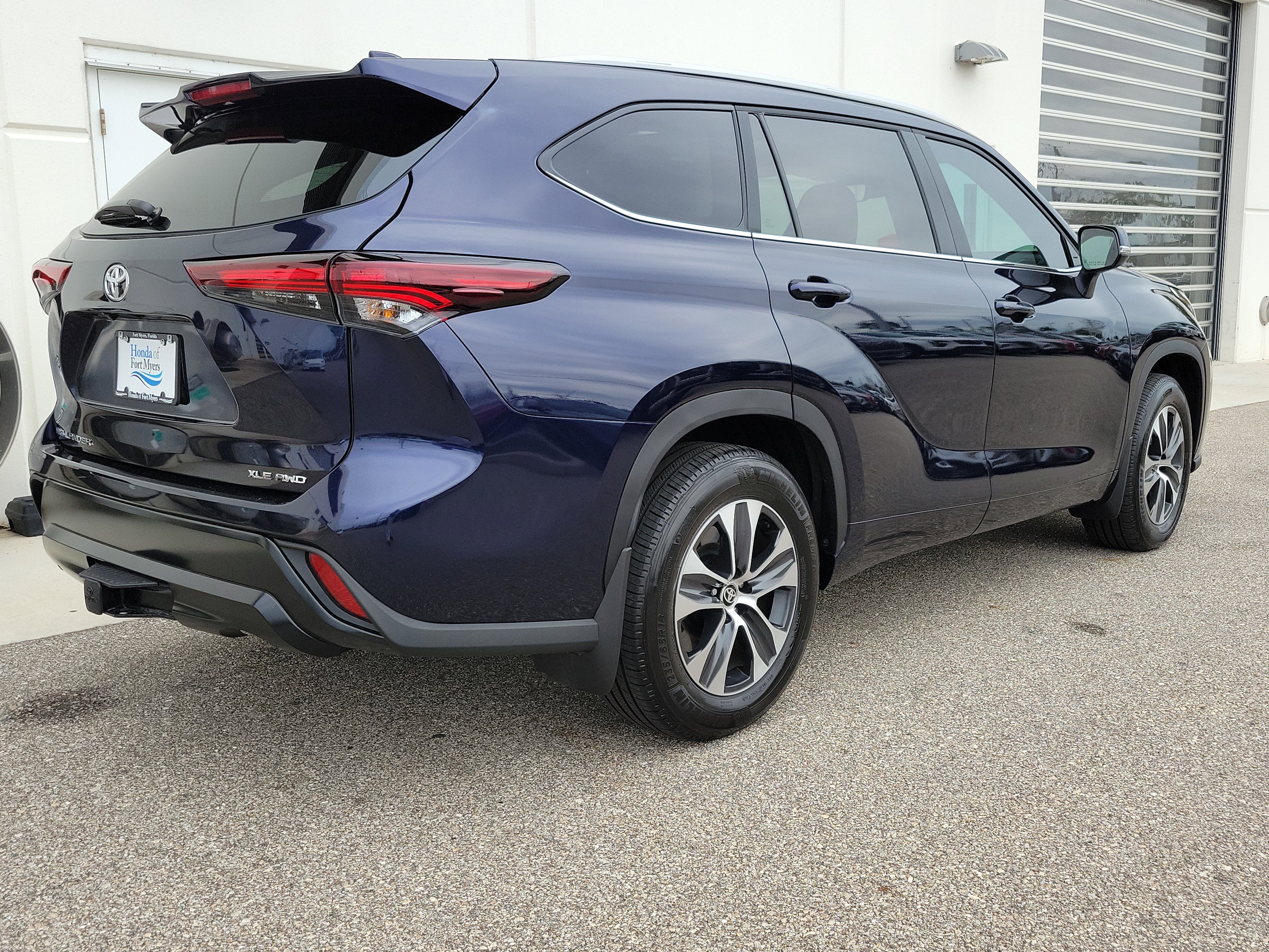 Used 2026 Toyota Highlander XLE image 6