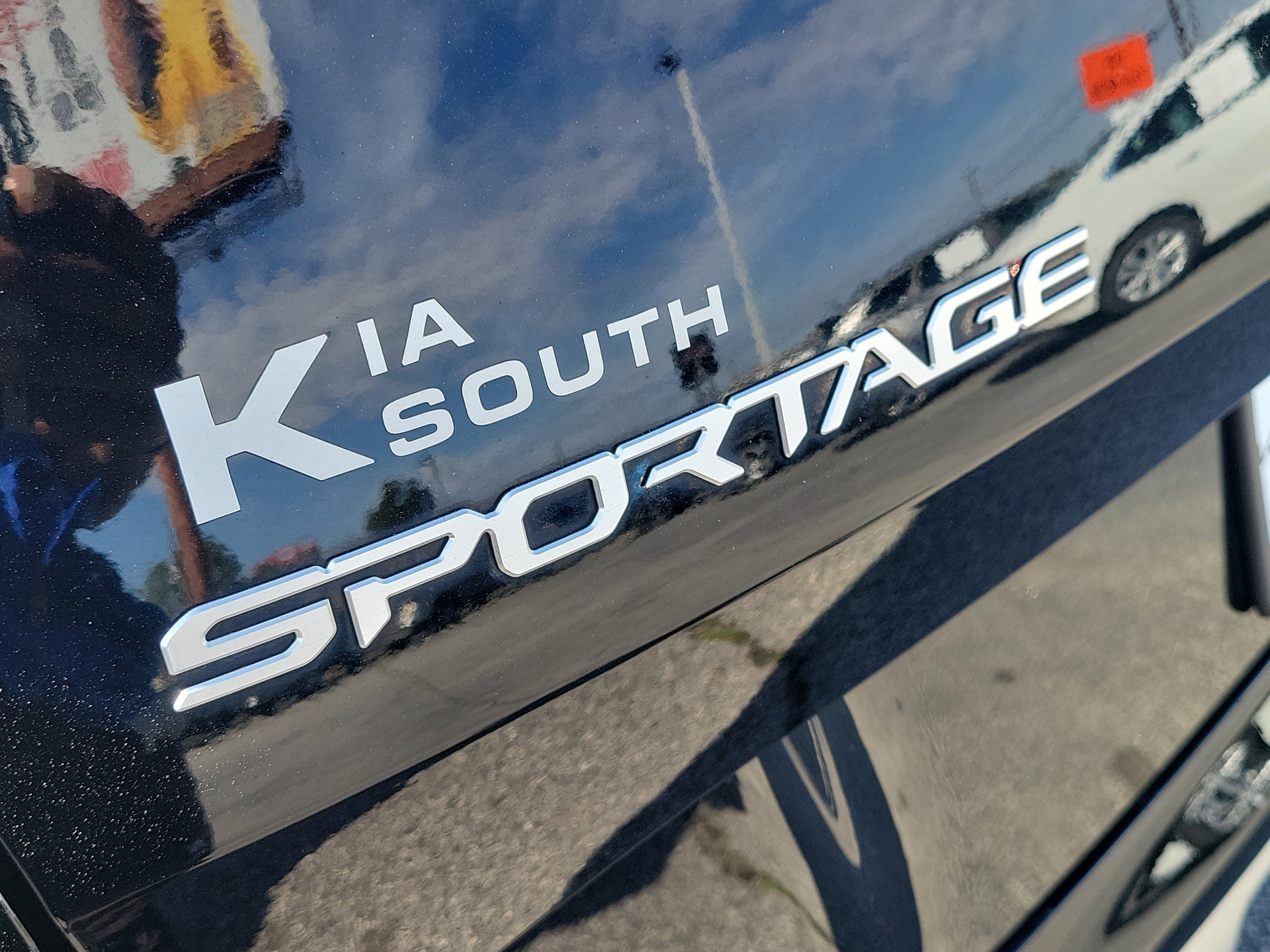 Used 2024 Kia Sportage SX image 8