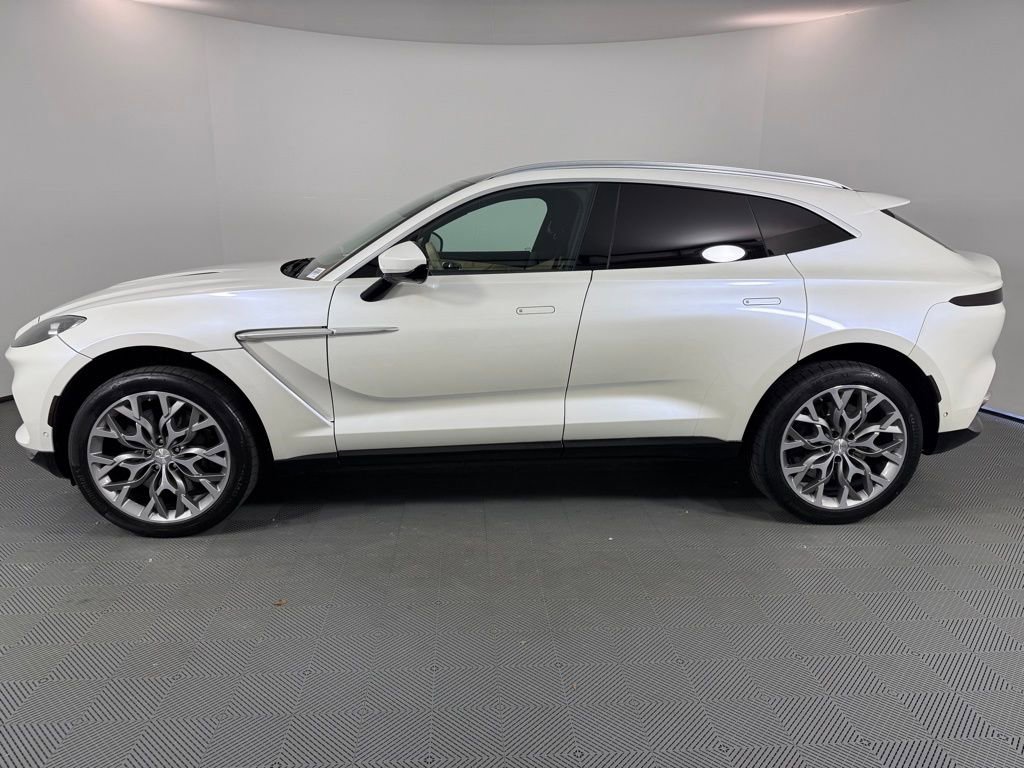 Used 2021 Aston Martin DBX image 2