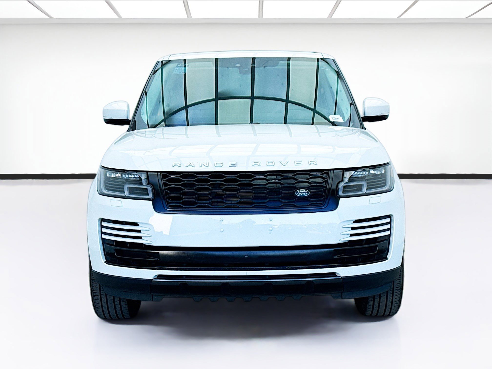 Used 2020 Land Rover Range Rover HSE image 2