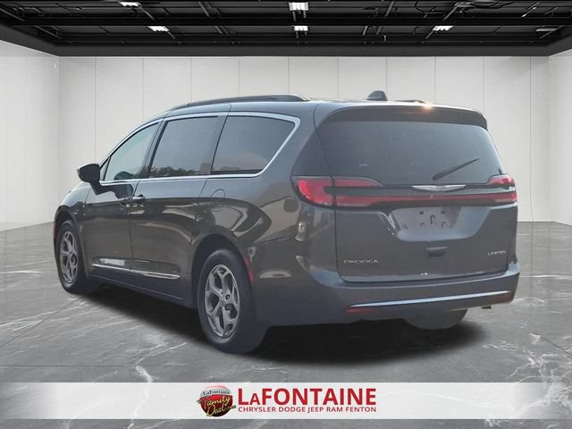 Used 2023 Chrysler Pacifica Limited FWD image 3