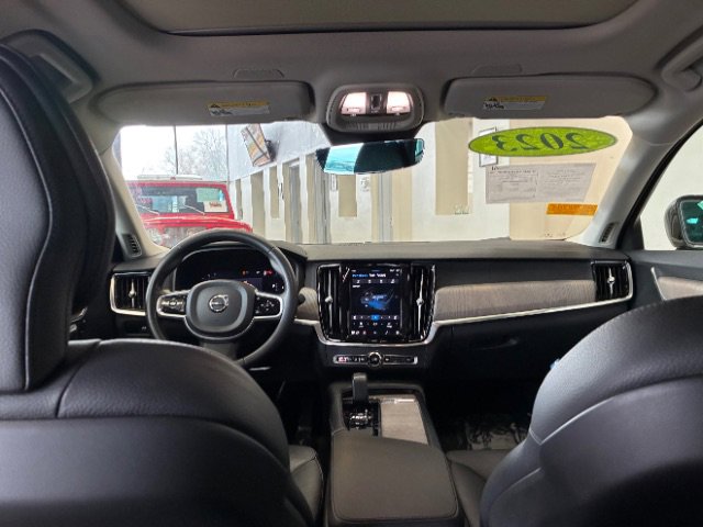 Used 2023 Volvo S90 B6 Plus image 31