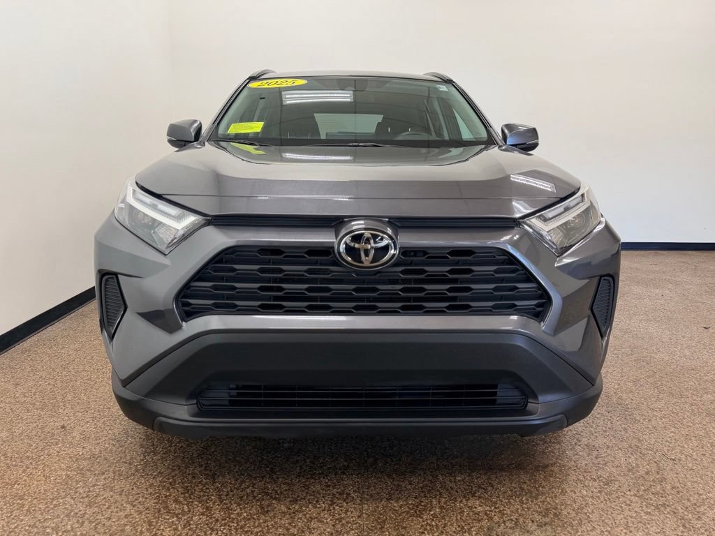 Used 2025 Toyota RAV4 XLE FWD image 9