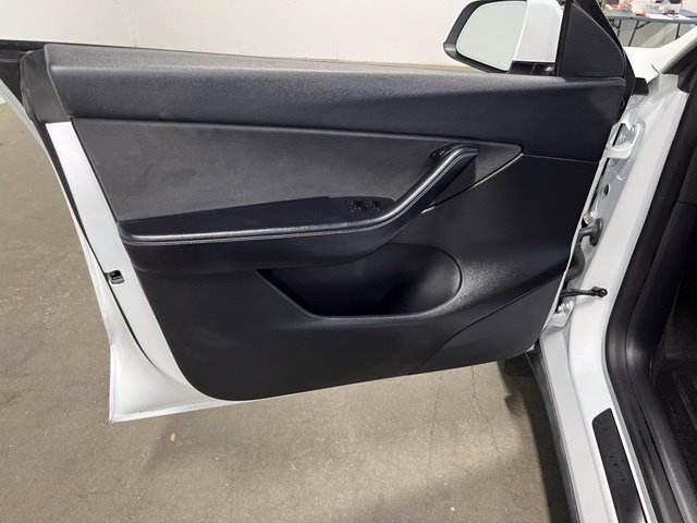 Used 2021 Tesla Model Y Long Range AWD/4WD image 24