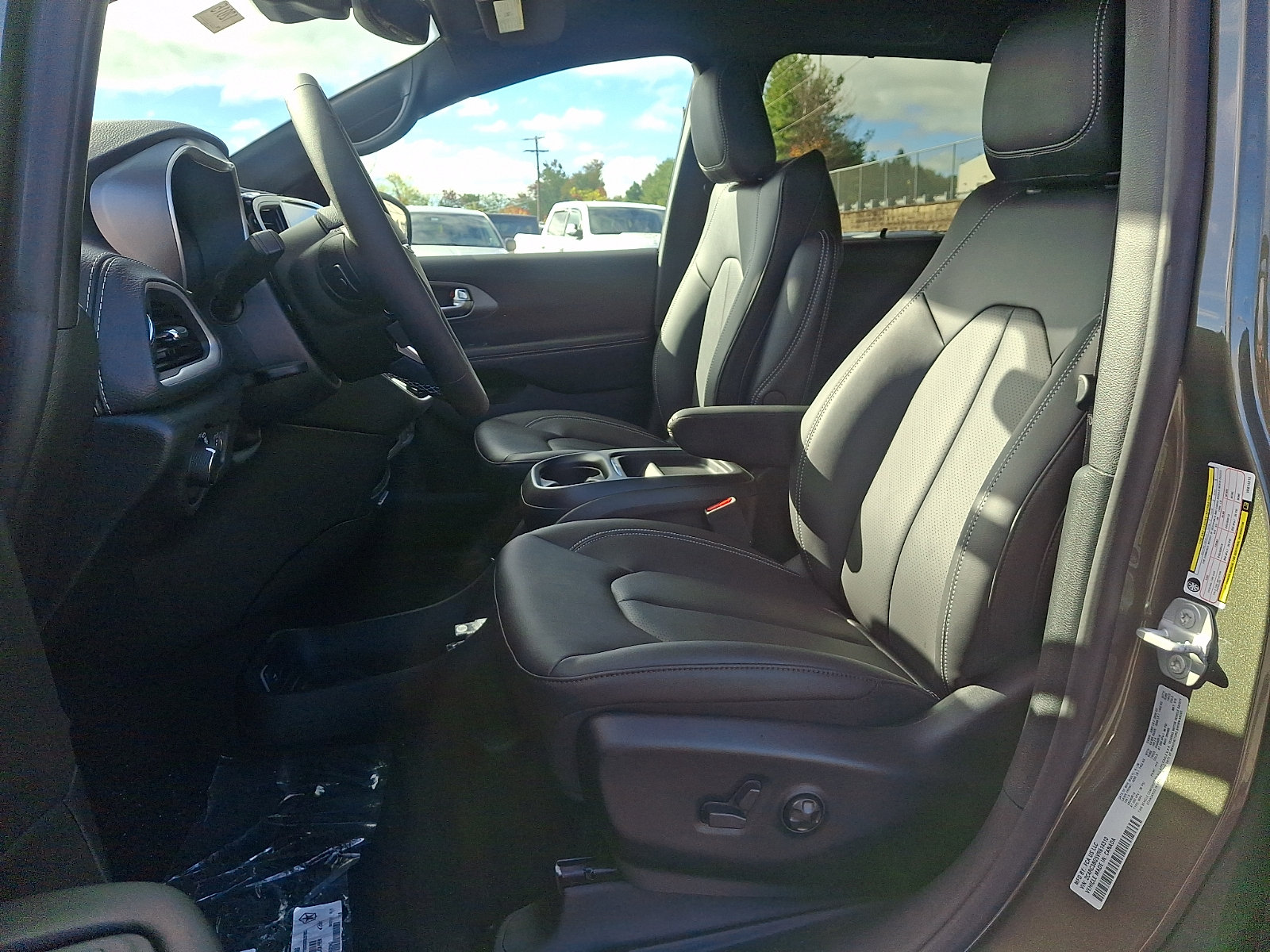 New 2027 Chrysler Pacifica Select AWD/4WD image 11