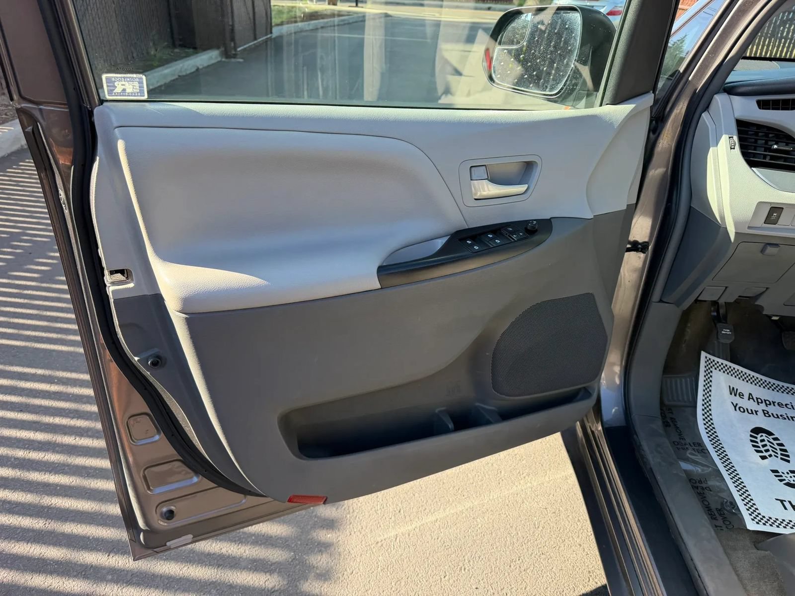 Used 2017 Toyota Sienna LE FWD image 9
