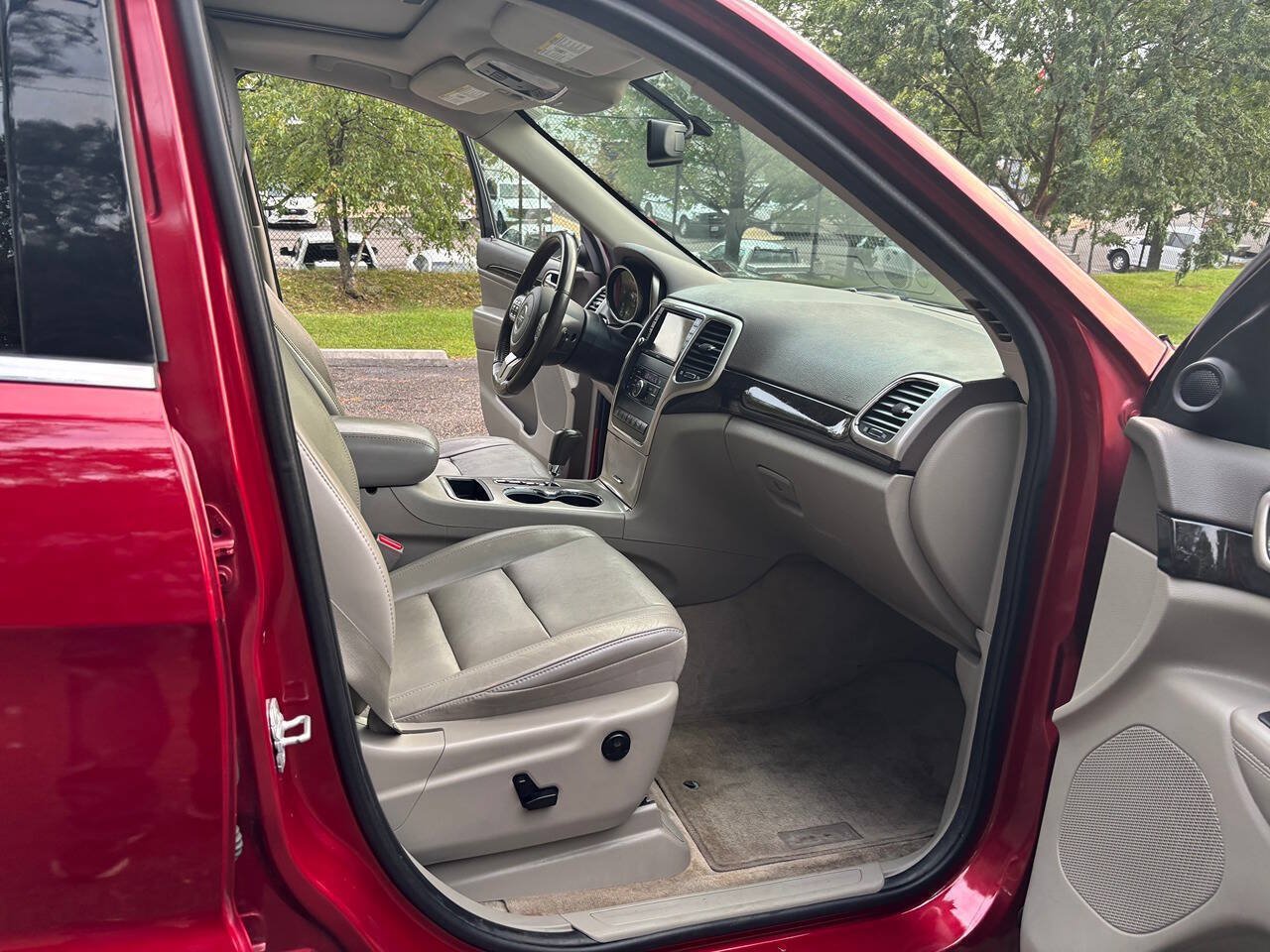 Used 2012 Jeep Grand Cherokee Laredo AWD/4WD image 25