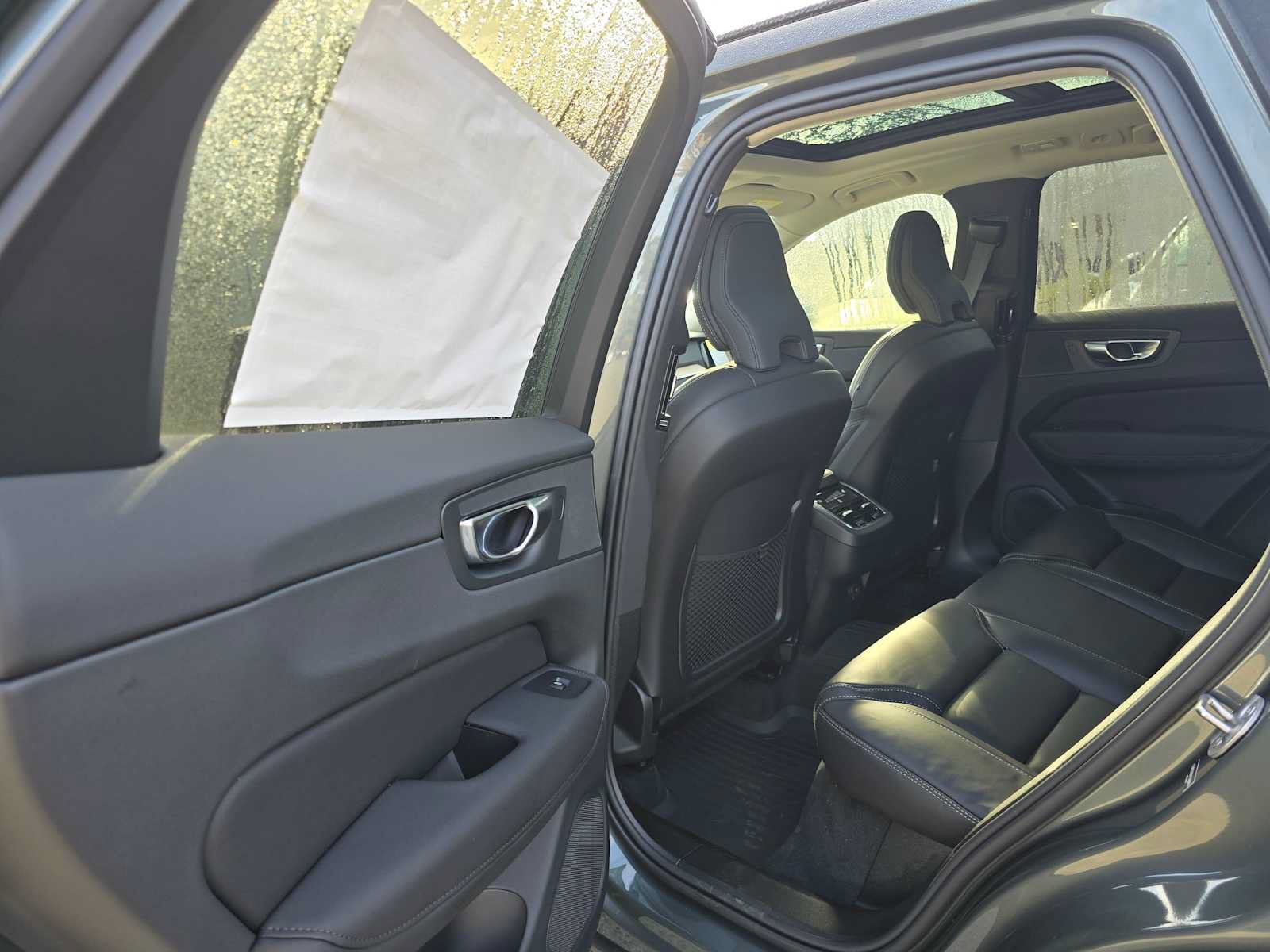 New 2027 Volvo XC60 B5 Ultra AWD/4WD image 16