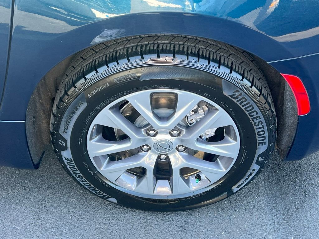Used 2023 Chrysler Pacifica Pinnacle FWD image 10