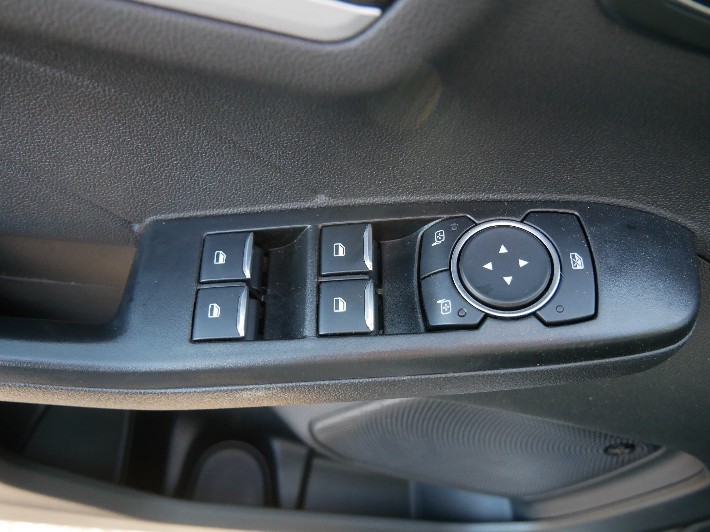 Used 2025 Ford Escape SE w/ PHEV Premium Package FWD image 20