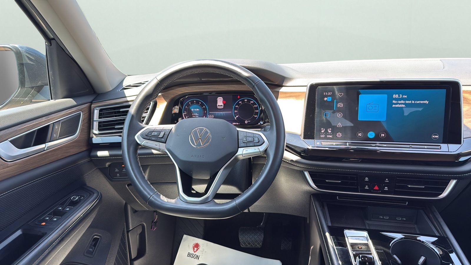 Used 2024 Volkswagen Atlas SE FWD image 12