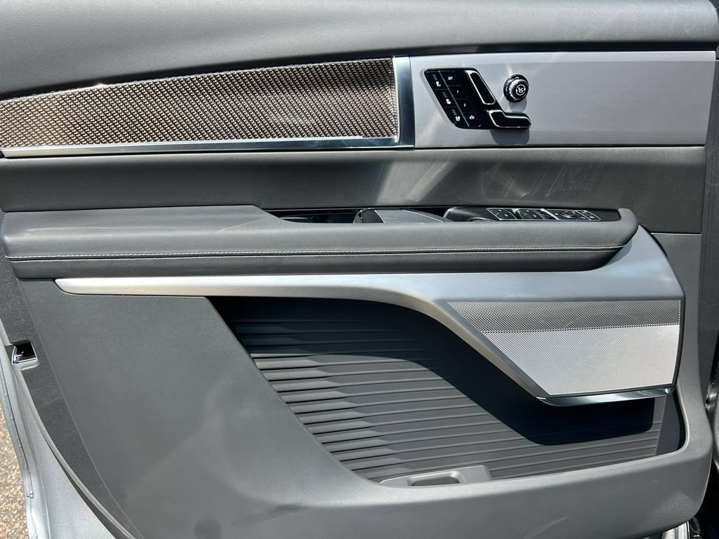 New 2027 Cadillac Vistiq Sport w/ LPO, Floor Liner Package AWD/4WD image 14