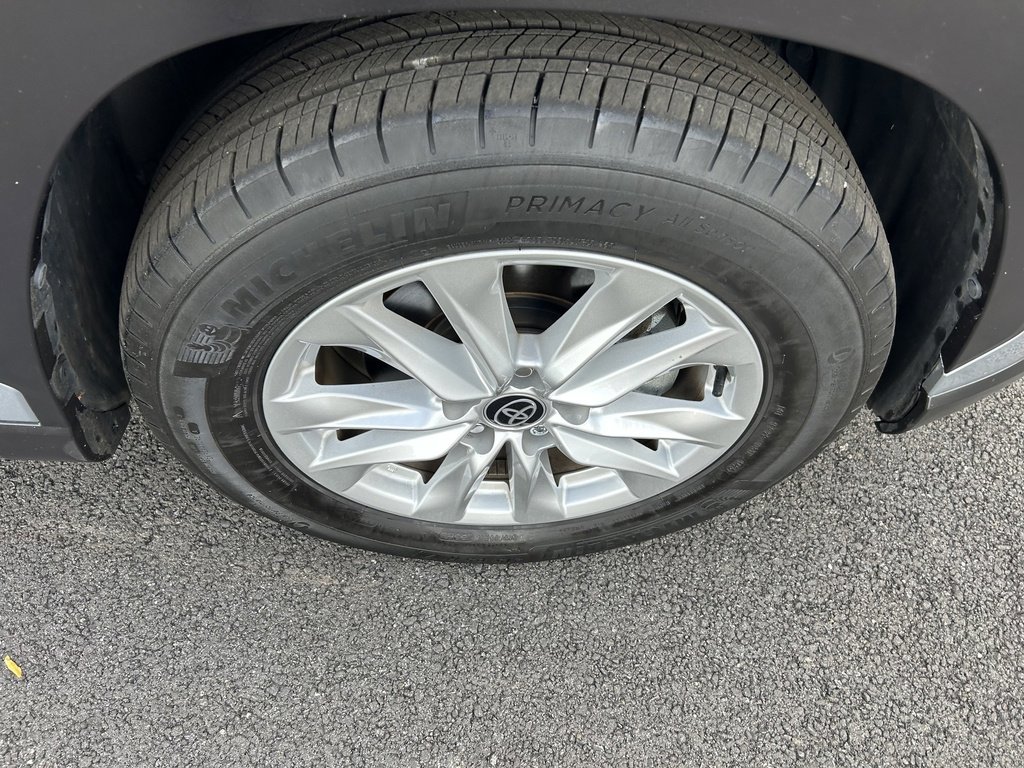 Certified 2023 Toyota Corolla Cross LE image 21