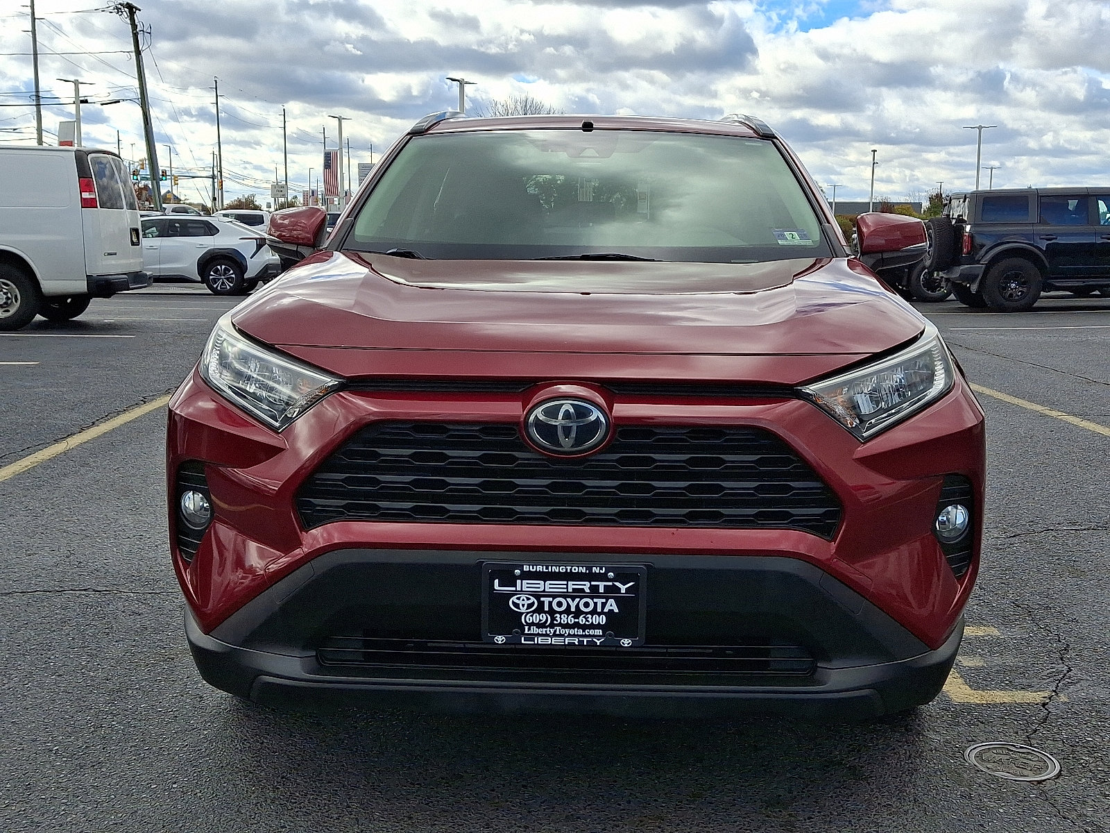 Used 2019 Toyota RAV4 XLE image 2