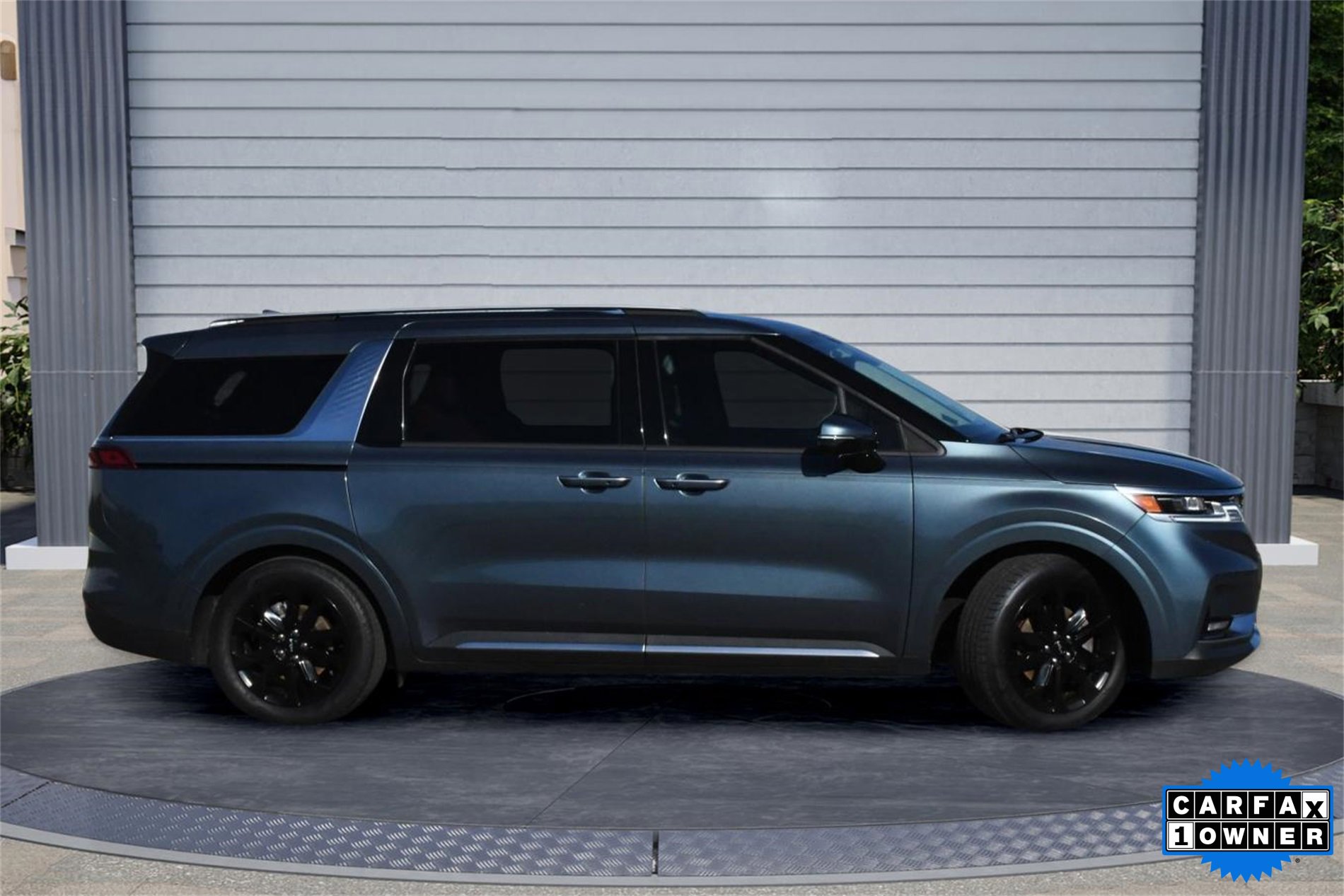 Used 2022 Kia Carnival SX Prestige image 3