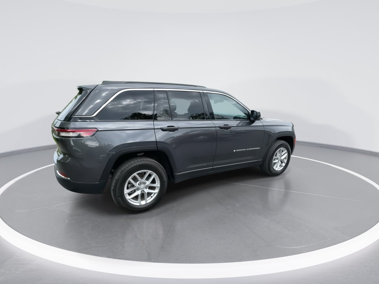 Used 2025 Jeep Grand Cherokee Laredo X AWD/4WD image 20