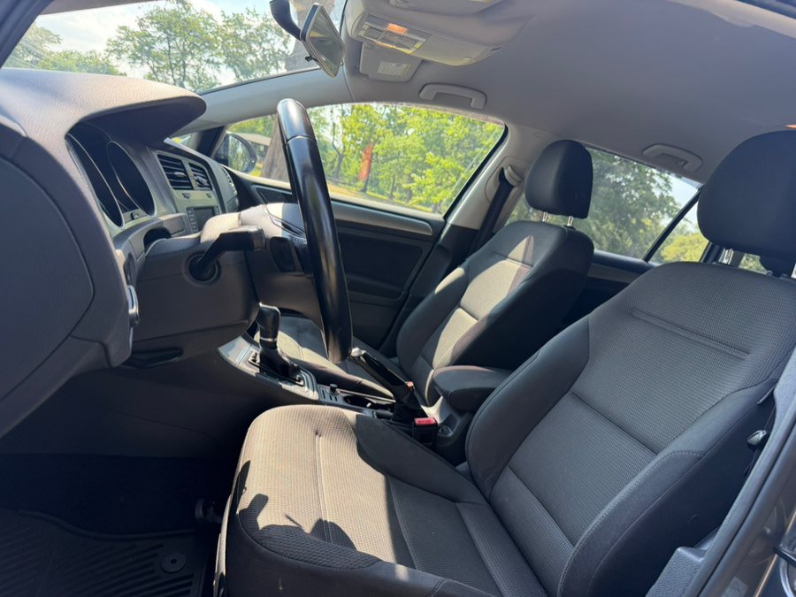 Used 2017 Volkswagen Golf S FWD image 9
