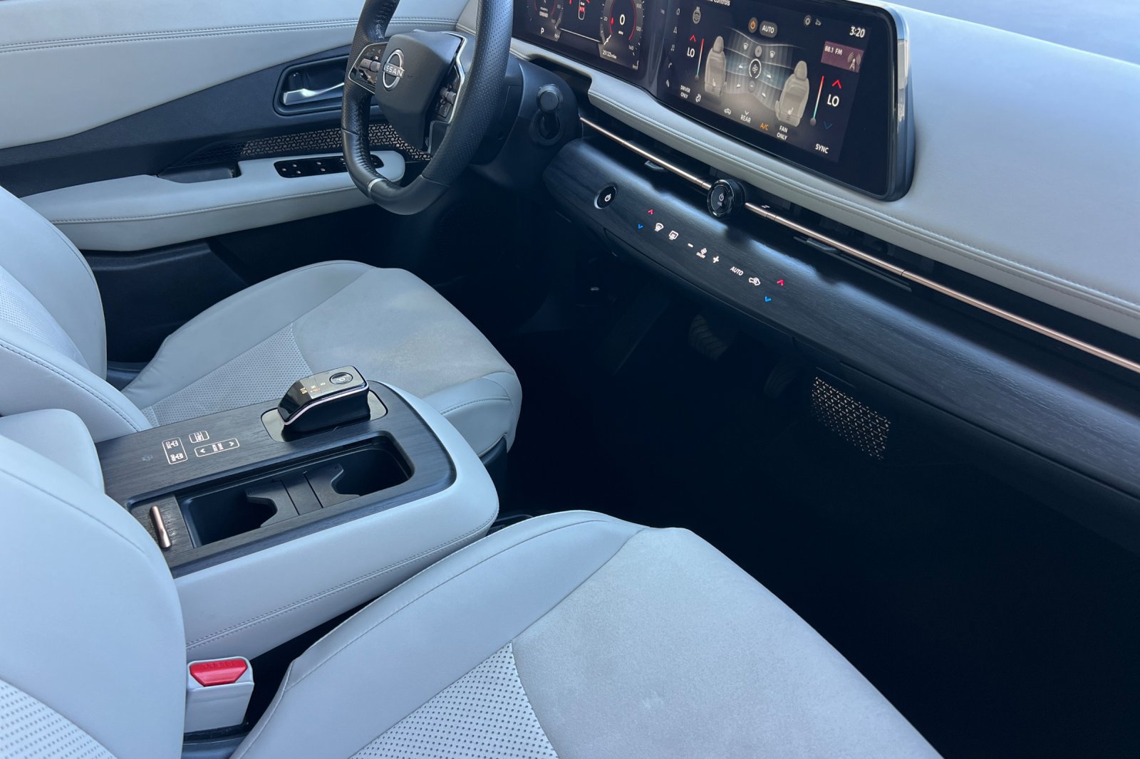 Certified 2023 Nissan Ariya FWD image 18