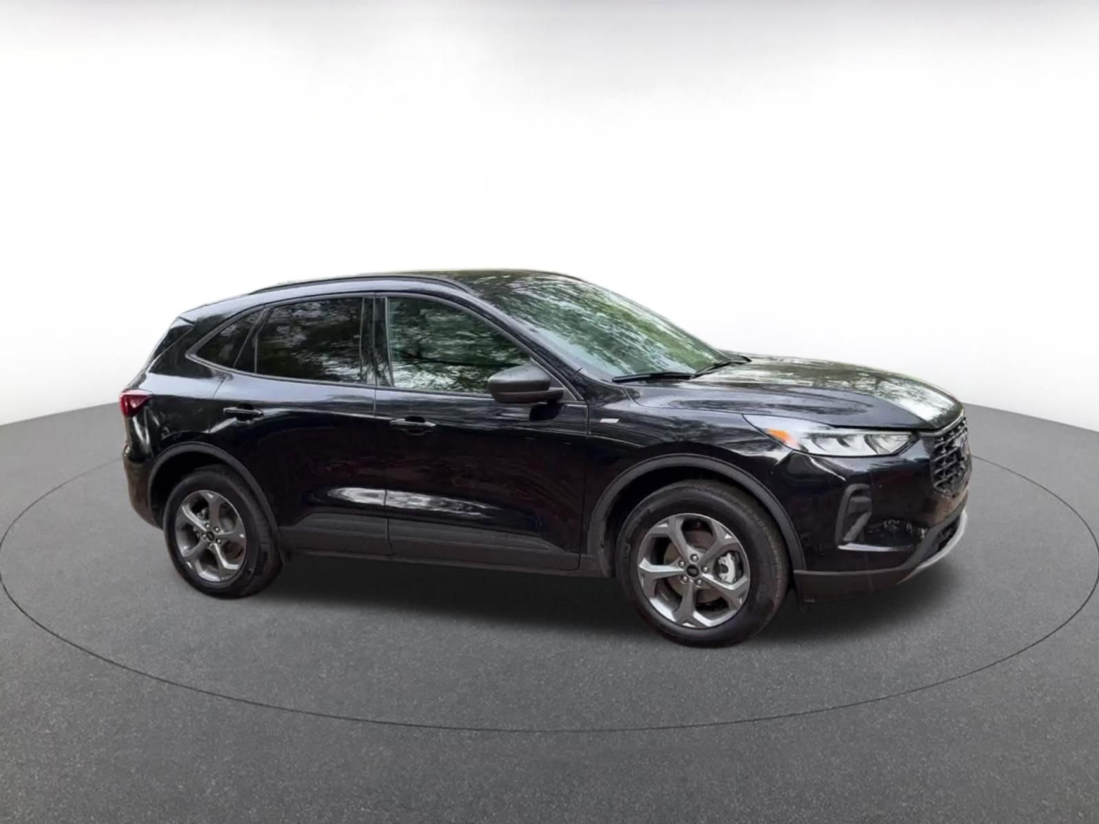 Used 2025 Ford Escape ST-Line AWD/4WD image 2