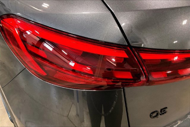 Used 2025 Audi Q5 Premium Plus w/ Premium Plus AWD/4WD image 29