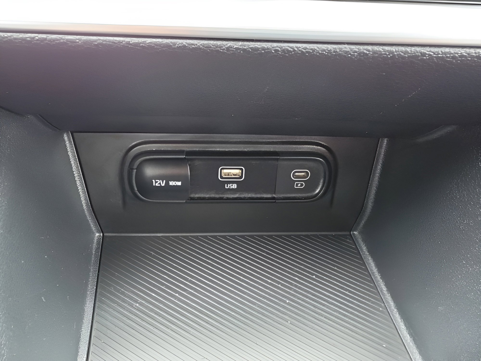 Used 2025 Kia Sportage LX image 19