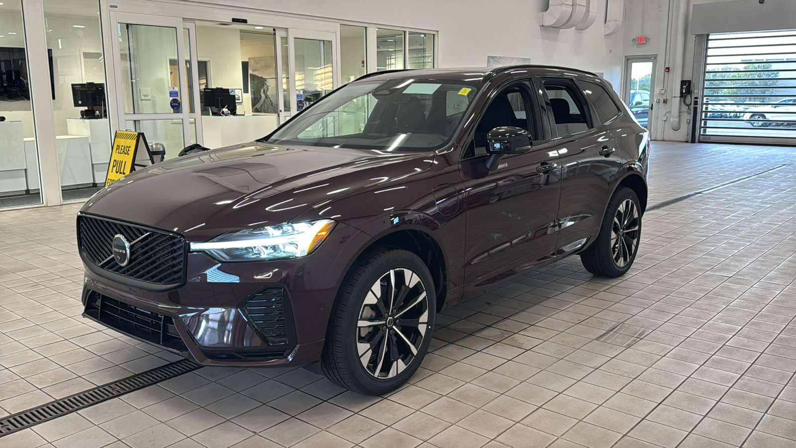 New 2026 Volvo XC60 T8 Plus w/ Protection Package Premier AWD/4WD image 9