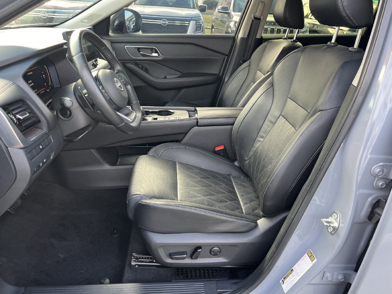 Used 2024 Nissan Rogue Platinum FWD image 8