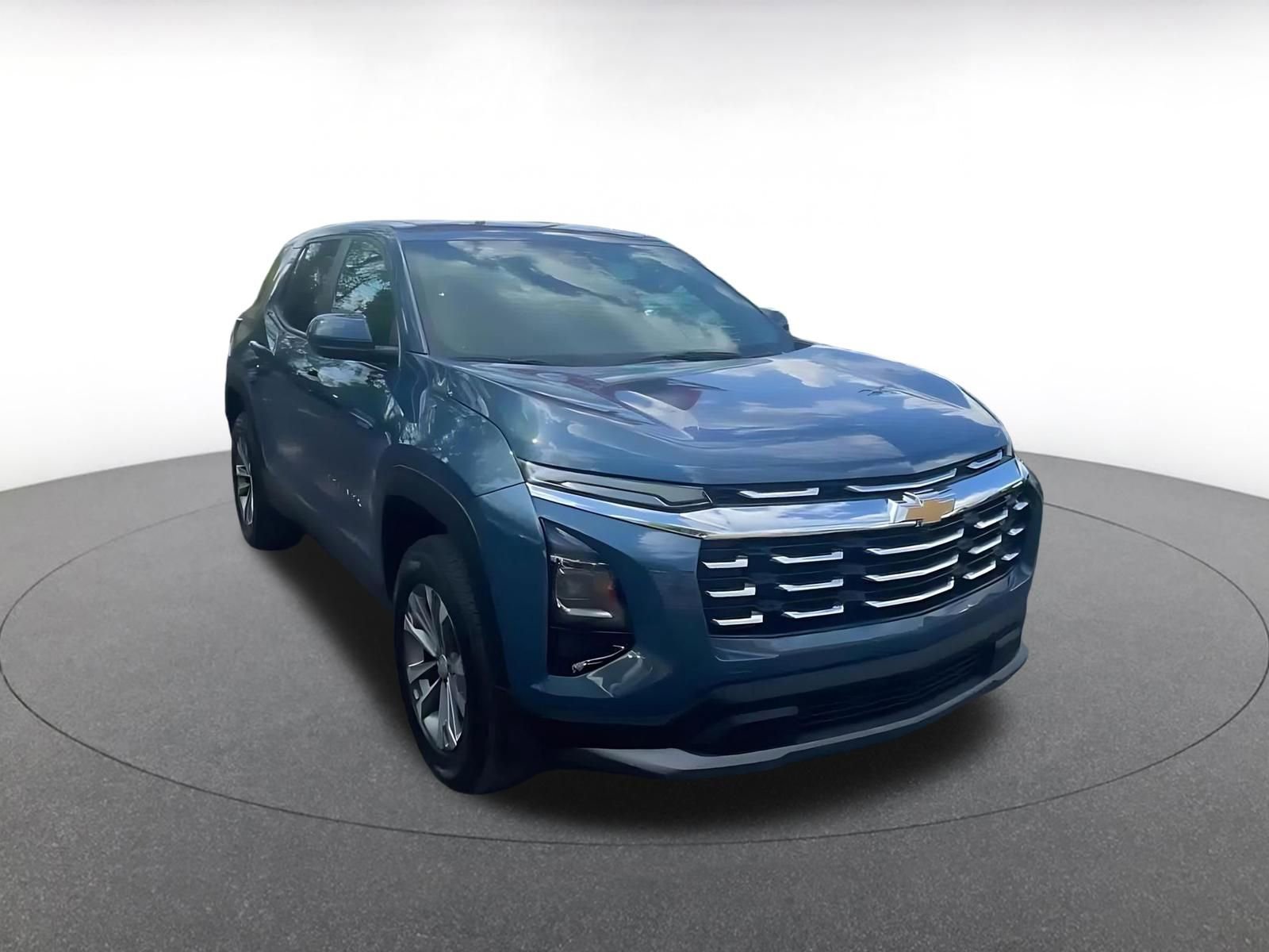 Used 2025 Chevrolet Equinox LT FWD image 3