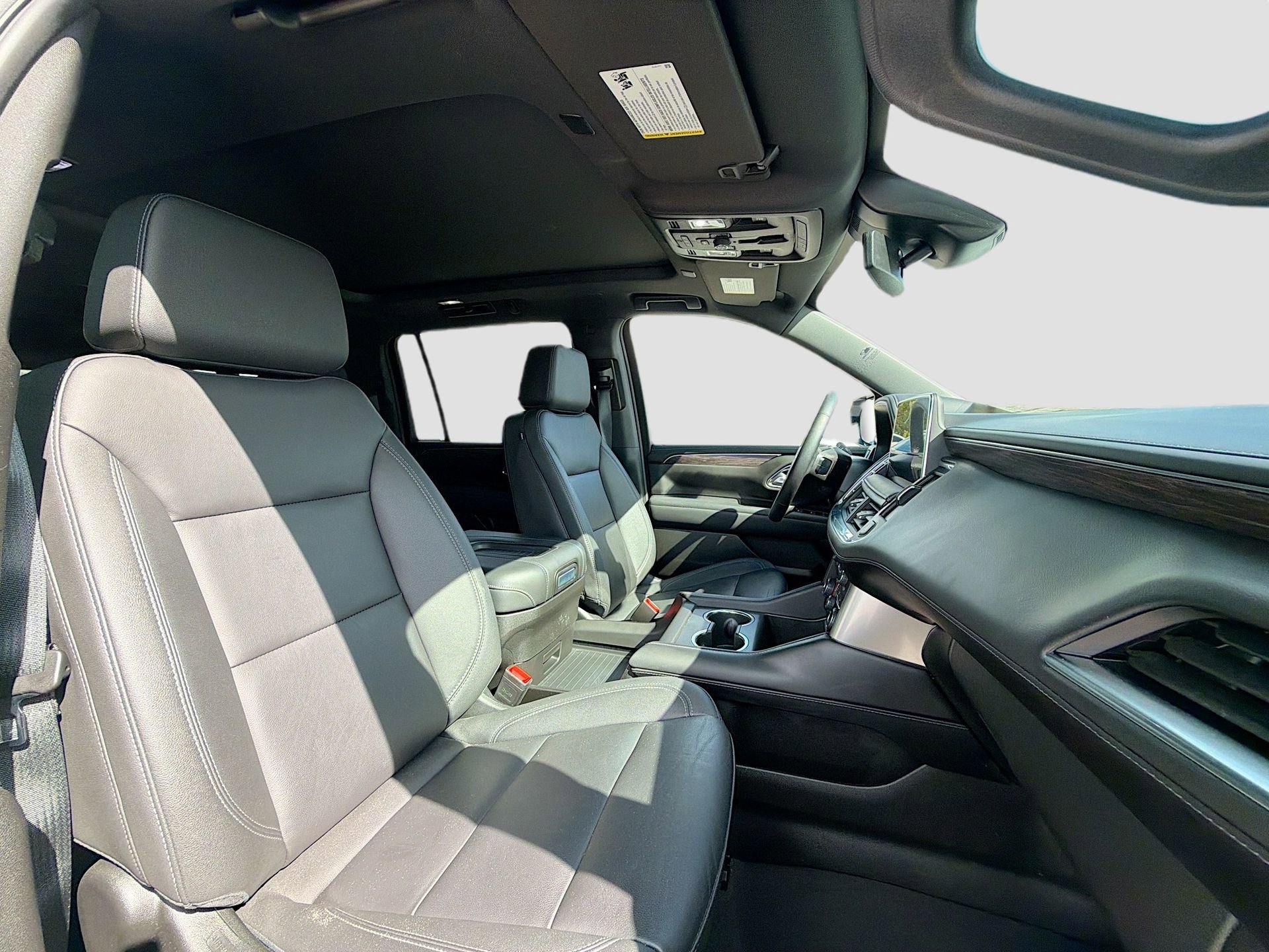 Used 2024 Chevrolet Suburban Z71 w/ Luxury Package image 17