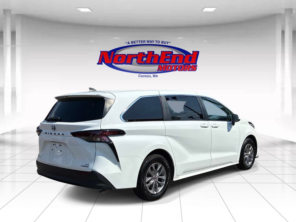 Used 2023 Toyota Sienna LE FWD image 7