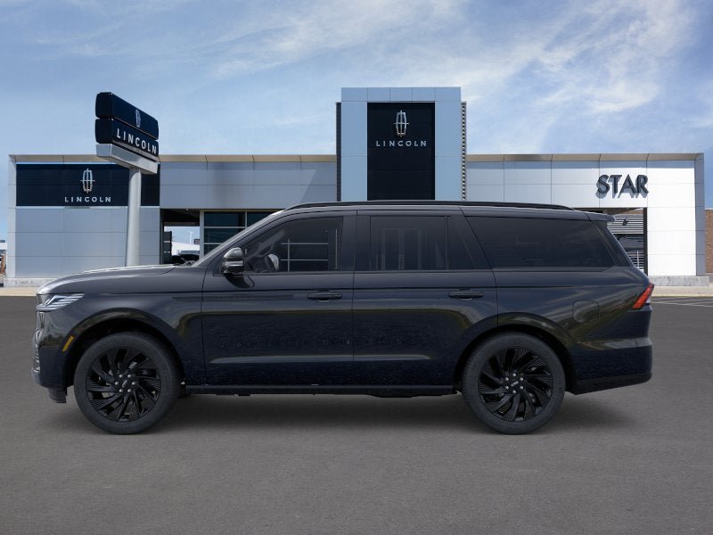 New 2026 Lincoln Navigator Reserve w/ Jet Appearance Package AWD/4WD image 3