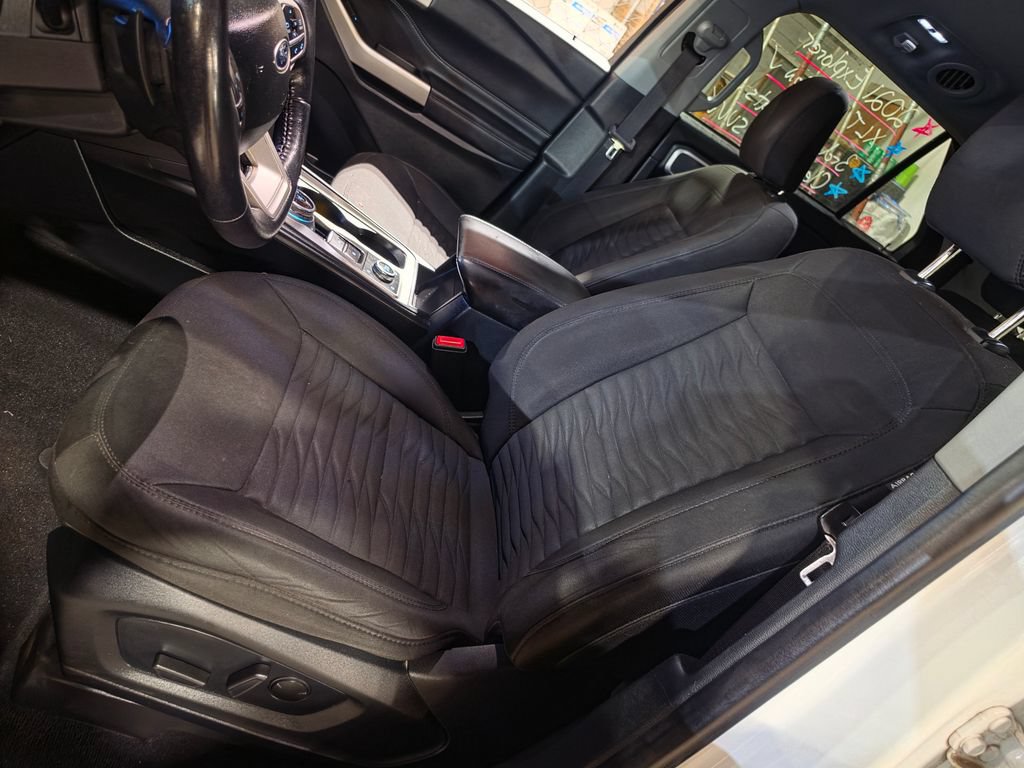 Used 2021 Ford Explorer XLT w/ Class III Trailer Tow Package AWD/4WD image 6